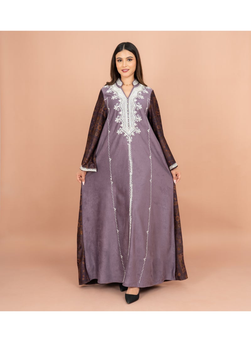 اكسا جلابية شتوية بقصّة مستقيمة مطرزة باللون الأبيض وطوق ماندرين - Image 5