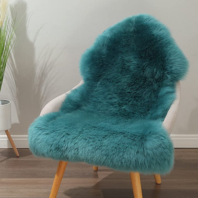 GENUINE SHEEPSKIN AREA RUG WOOL RUG FUR CARPET FLUFFY SHAGGY FUR RUG FOR LIVING ROOM KIDS BEDROOM REAL SHEEPSKIN THROW LAMBSKIN RUGS SOFA MAT CHAIR SEAT COVERS PEACOCK BLUE 2 X 3 FT SHEEPSKIN