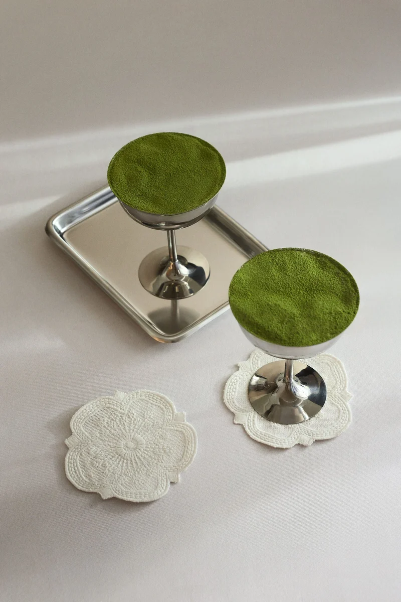 اتش اند ام طقم قواعد أكواب من 4 قطع بتفاصيل مطرزة