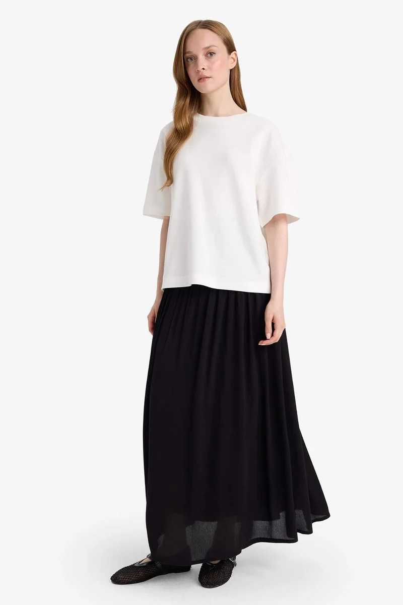 ديفاكتو A Cut Crinkle Fabric Maxi Skirt