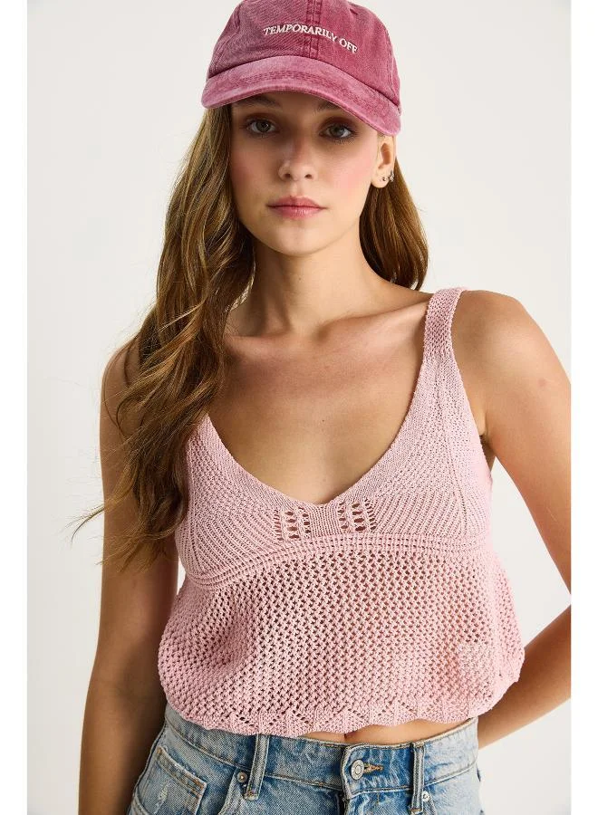 جينجر بلوزة كروشيه بياقة على شكل حرف  وأحزمة