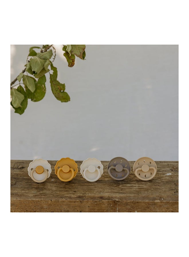 FRIGG Daisy Silicone Baby Pacifier 0-6M 2-Pack Chamomile/Honey Gold - Size 1 - Image 4