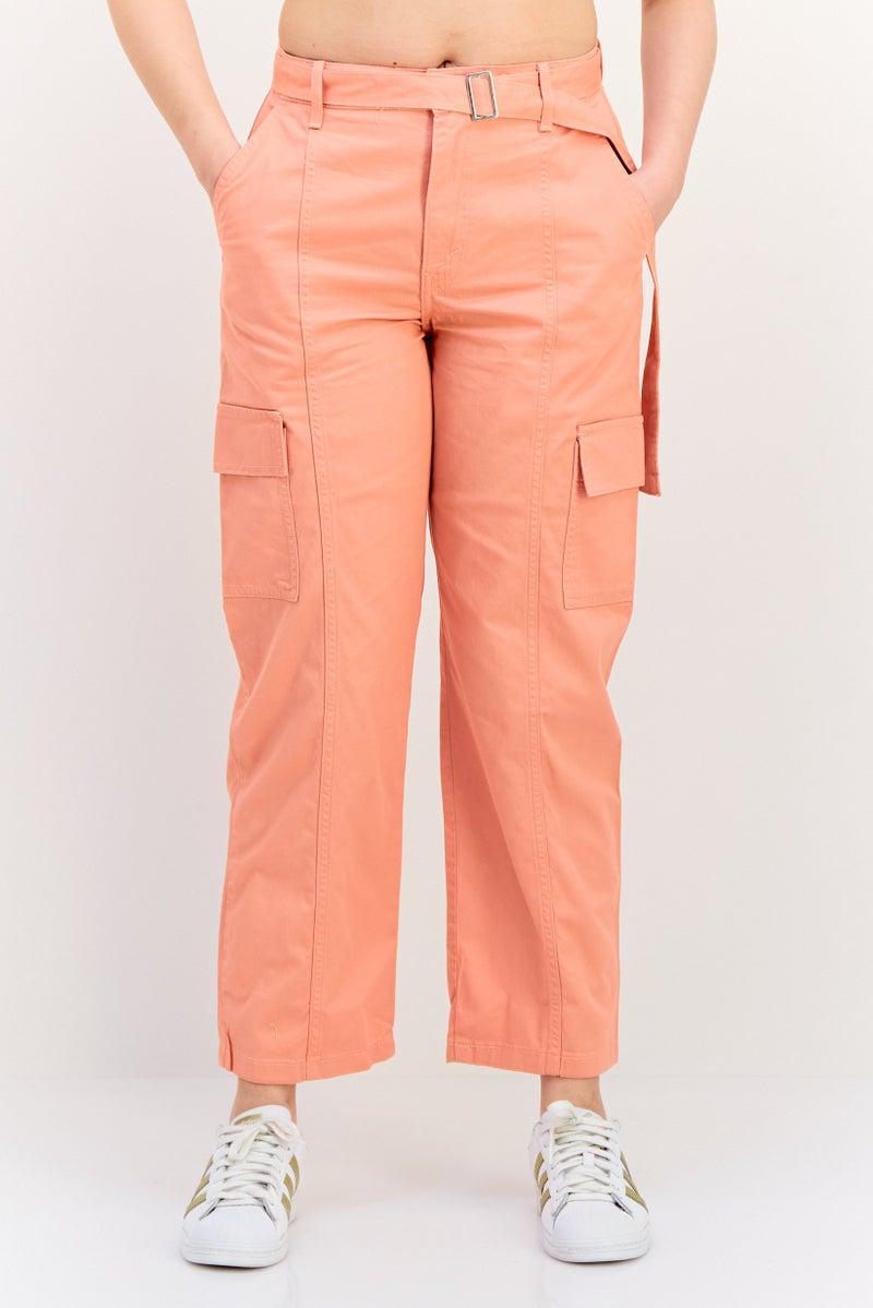 Levi's سروال كارجو نسائي بقصة عادية قابل للتمدد، كورال - Image 1