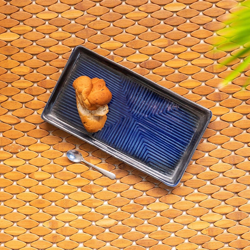 ExclusiveLane طبق تقديم سيراميك حصري من ExclusiveLane للوجبات الخفيفة | طبق تقديم مزجج يدويًا من الفخار الاستوديو 'الشعاب المرجانية' لطاولة الطعام (مجموعة من 1، آمن في غسالة الصحون والميكروويف) - Image 1