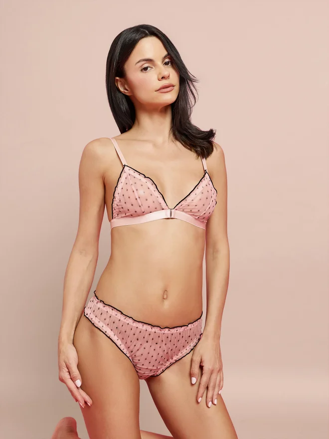 Styli Styli Polka Dot Non Padded Non Wired Front Closure Bra and Hipster Brief Set
