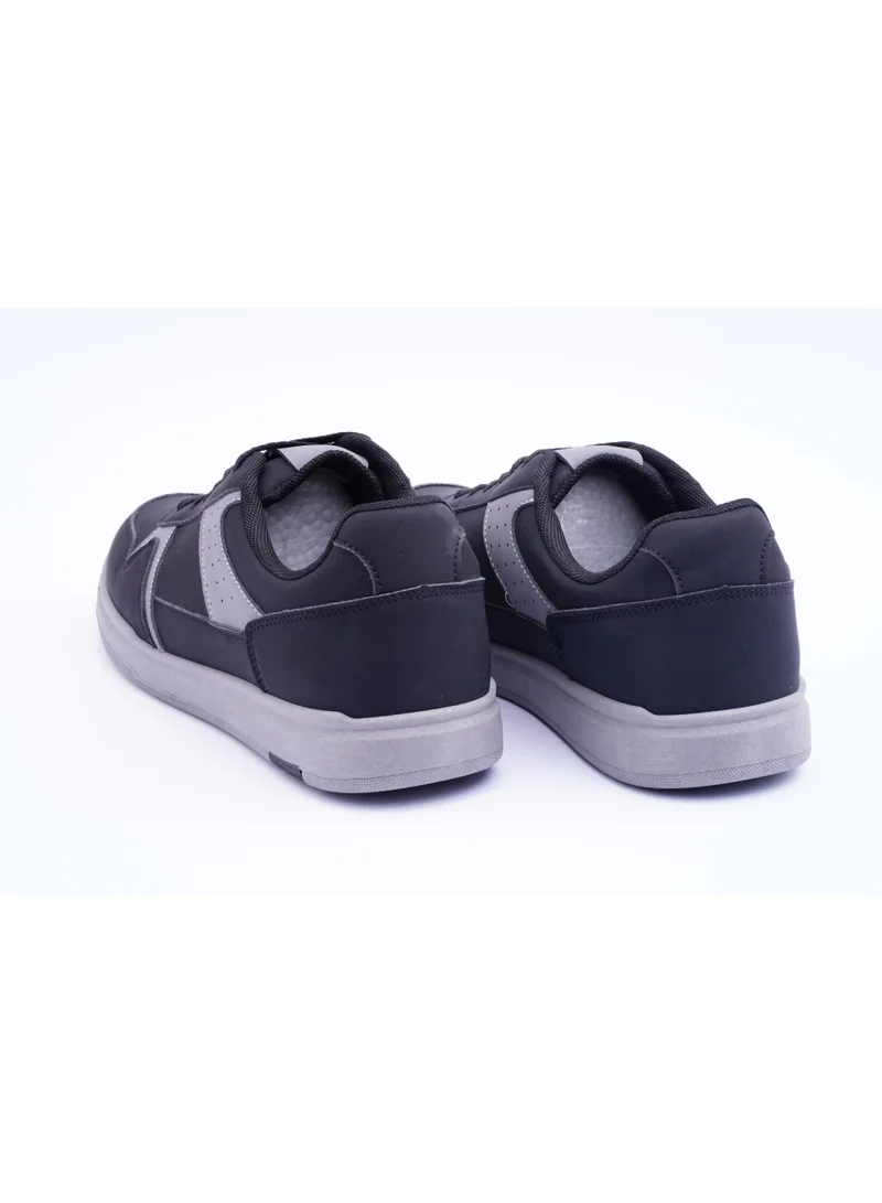 Corus Men's Sneaker