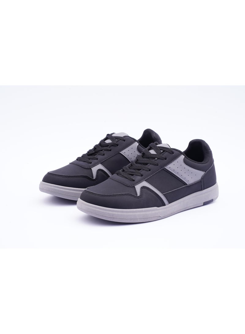 Corus Men's Sneaker - Image 1