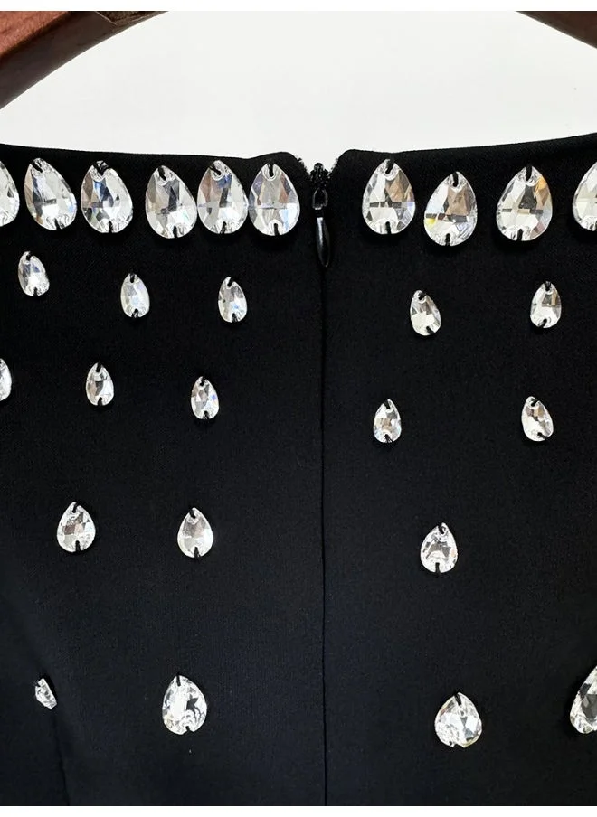Madam Uniq Long sleeveless dress adorned with jewelry and lace in stylish and trendy design