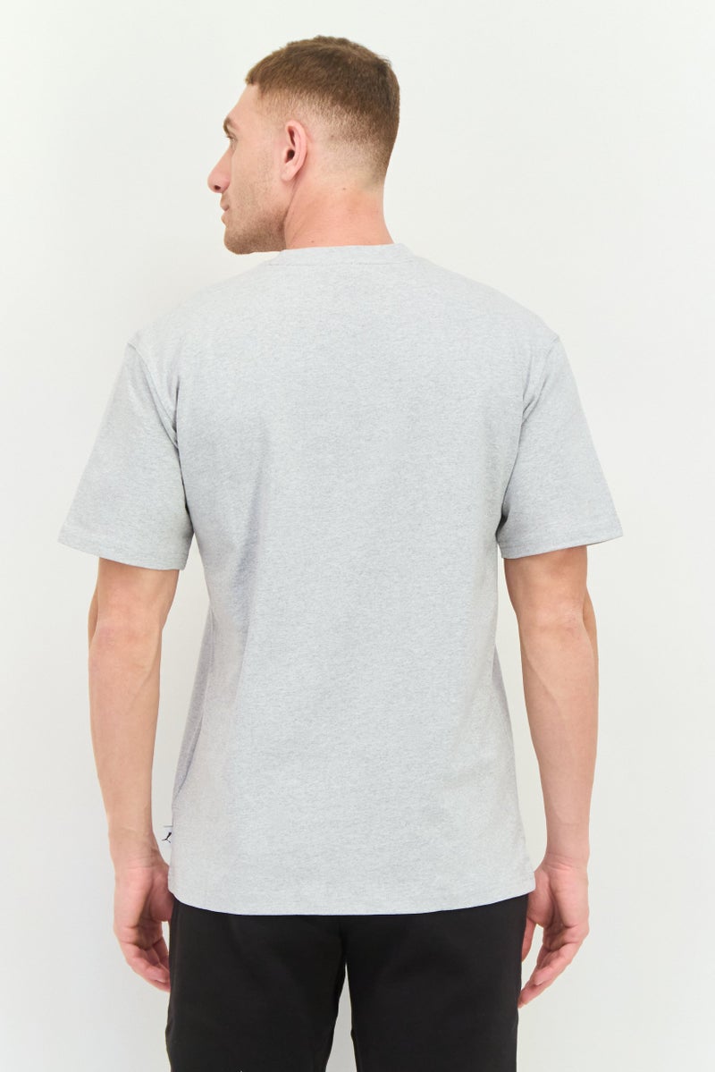 PUMA تي شيرت بولو قصير الأكمام للرجال من بومة x سلكت، رمادي فاتح - Image 2