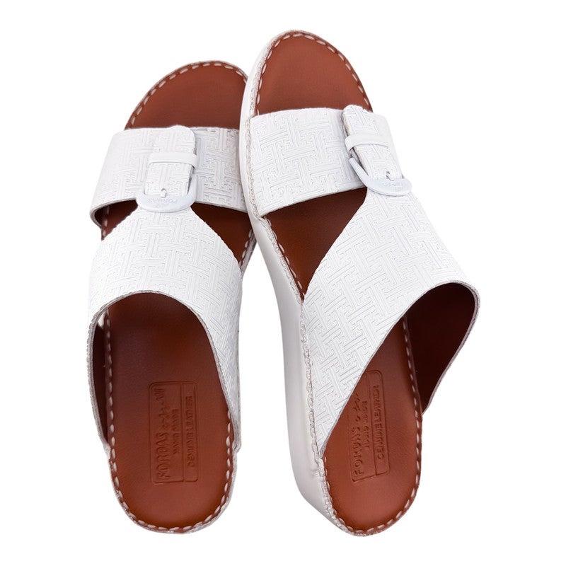 إيت صندل عربي يدوي الصنع للرجال من AET | شبشب رجالي خارجي | شبشب مفتوح من الأمام للاستخدام اليومي | جلد شامواه عربي أصلي مع إبزيم | تصميم جديد | نعل داخلي بلون بني فاتح | مريح وخفيف الوزن - Image 2