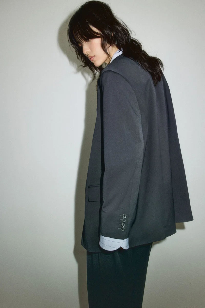 اتش اند ام بليزر بقصّة واسعة من نسيج التويل