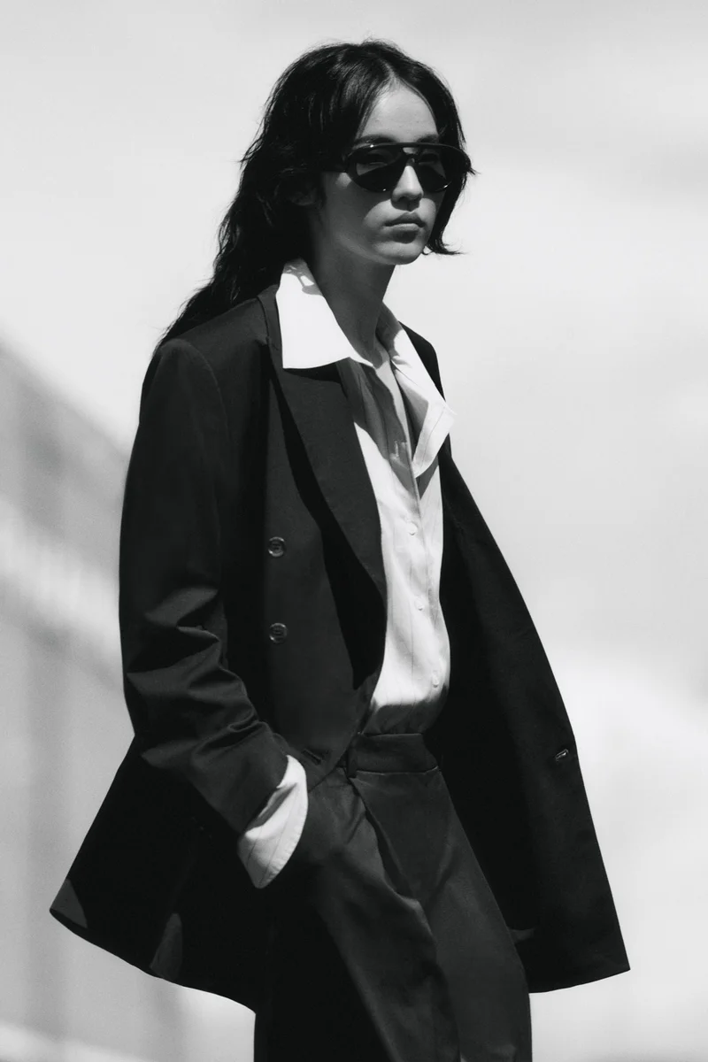 اتش اند ام بليزر بقصّة واسعة من نسيج التويل