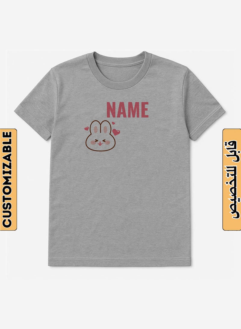 لوحة تيشيرت قطن قابل للتخصيص باسمك مع تصميم قطة وقلوب - Image 1