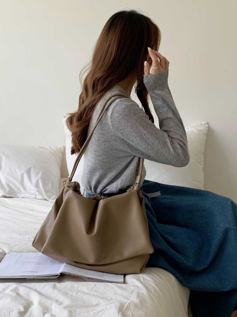 Start-Up 2023 New Niche Soft Leather Drawstring Pleated Bag Versatile Solid Color Shoulder Bag Large Capacity Underarm Bag - Image 4