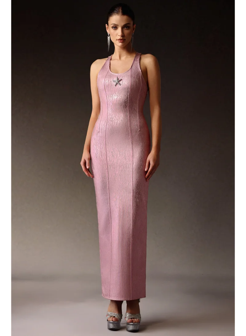 بيلا بارنيت فستان ماكسي بدون أكمام بتصميم نجمة البحر من فيرويس