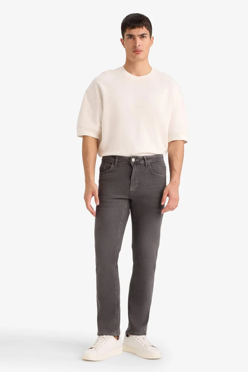 ديفاكتو Sergio Regular Fit Straight Leg Trousers