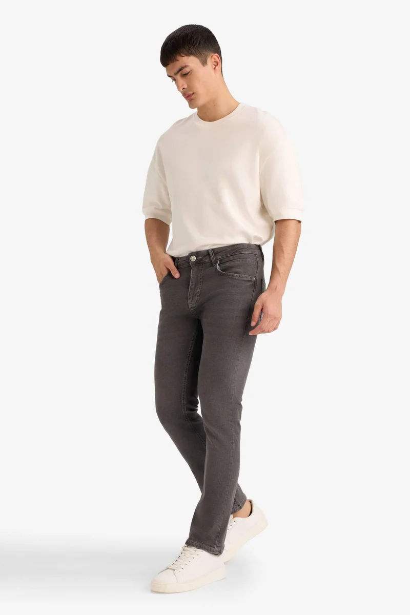 ديفاكتو Sergio Regular Fit Straight Leg Trousers