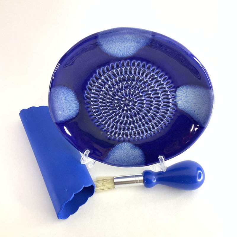BonCera, All-in-one Premium Ceramic Garlic Grater Plate 4-Piece Set - Blue Cross Glazed Design and Style - For Garlic, Ginger, Chocolate, and more! - Comes with 5.25" Plate, Peeler, Brush, and Stand - Image 3
