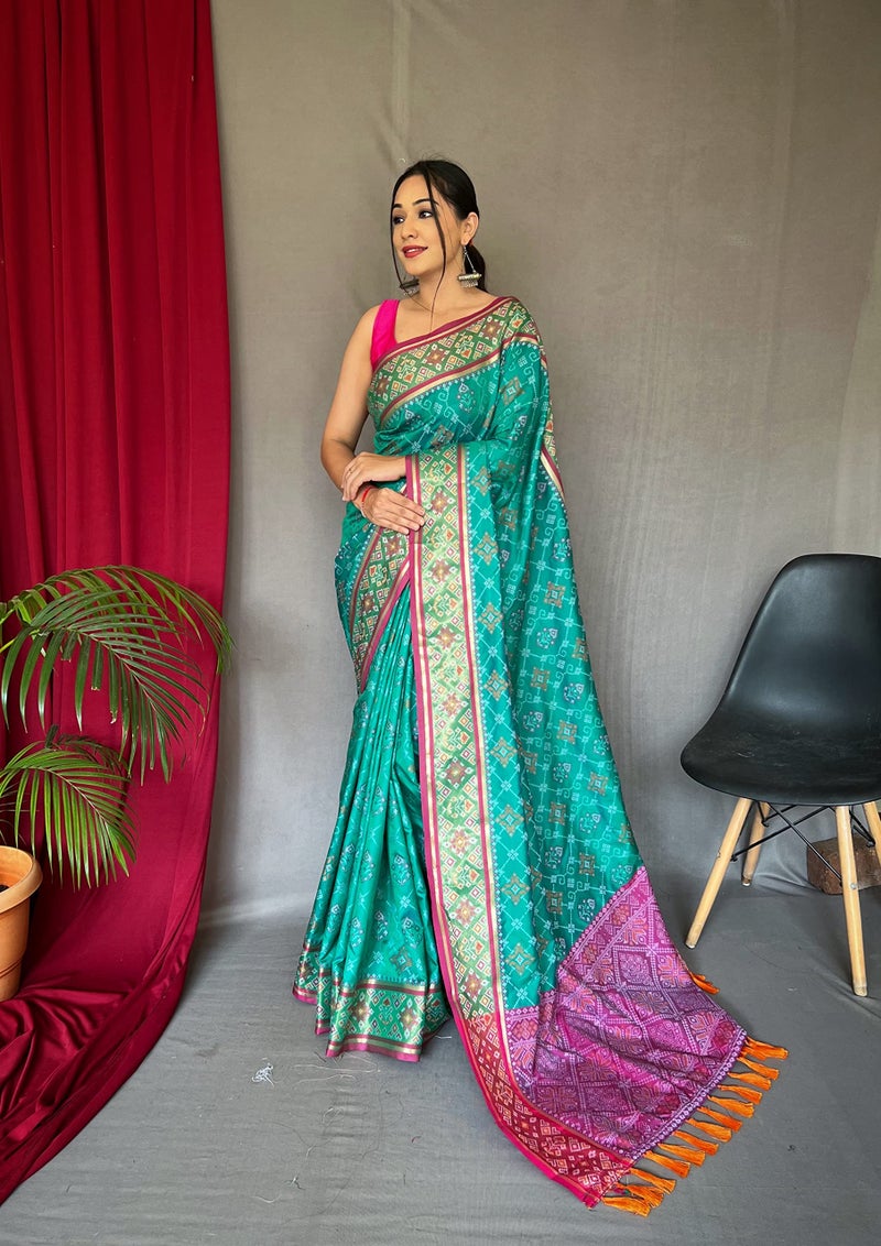 SGF11 Women's Kanjivaram Patola Silk Saree Silk Saree Pure Golden Zari With Blouse Piece (Rama Green) - Image 3