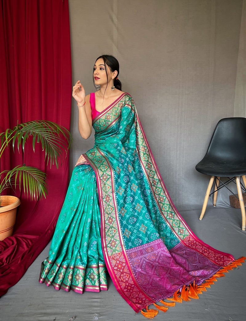 SGF11 Women's Kanjivaram Patola Silk Saree Silk Saree Pure Golden Zari With Blouse Piece (Rama Green) - Image 2