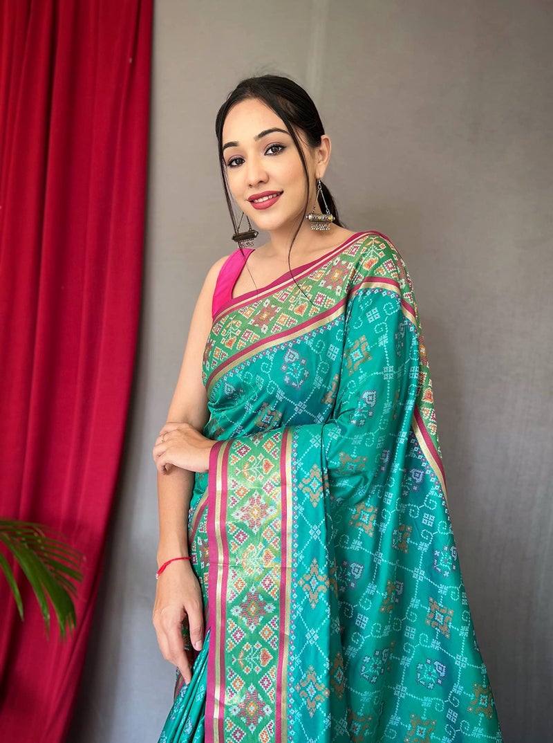 SGF11 Women's Kanjivaram Patola Silk Saree Silk Saree Pure Golden Zari With Blouse Piece (Rama Green) - Image 4