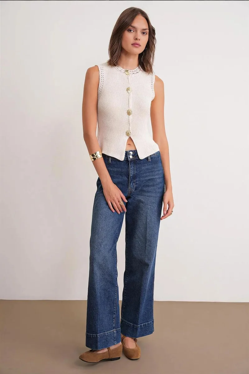 Mixray Mixray Textured Knit Crop Top with Button Details
