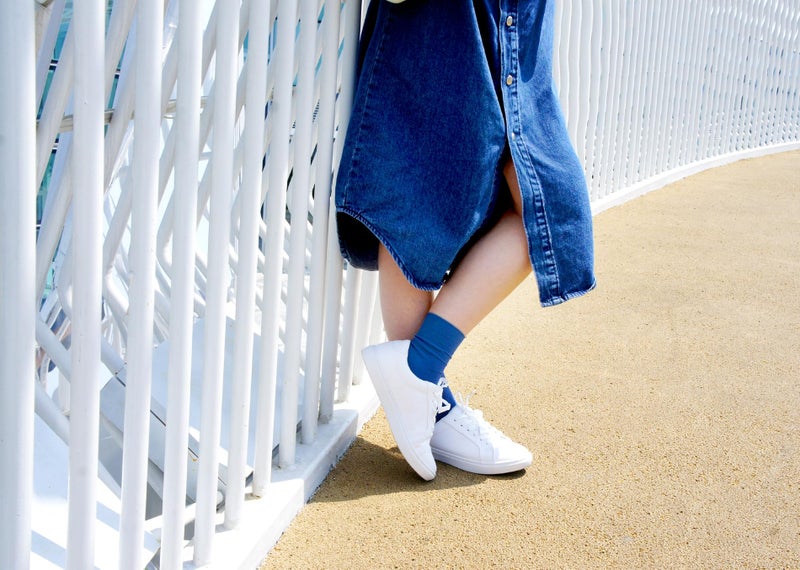 FEVERSOLE Women's Featured PU Leather Colorful Lace Up Sneaker White Size 7.5 M US - Image 2