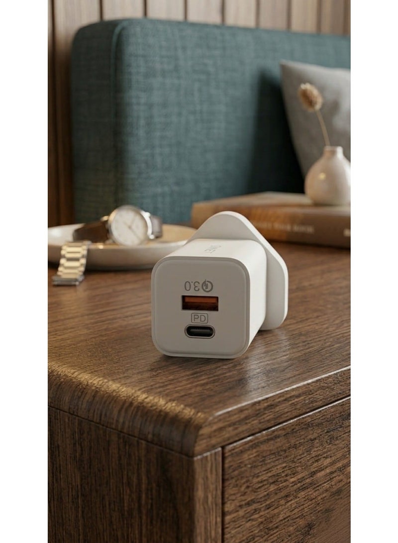 أوفست Fast Wall Charger, 3-Pin Wall Plug, 3-Pin Plug with USB and Type C Ports, 3-Pin Wall Socket, USB and Type C Charger, PD Charger, British 3-Pin Plug, Smart Charger Head, Supports Fast Charging Technology, High-Speed Data Transfer and Synchronization, British Plug Compatible with Saudi and Gulf Standards, Certified with European Quality Standards CE and RoHS to Ensure Safety, Compatible with All Types of Smartphones and Tablets, Modern Compact Design and Easy to Carry, Superior and Stable Performance for Safe Charging, High-Quality Wall Charger for Home and Office Use, 48W Fast Wall Charger, Dual Charging Ports PD and QC 3.0, 3.1A 3-Pin Wall Plug, Auto Power Disconnect Feature for Battery Protection, Upgraded Intelligent Chip for Automatic Current Control, Preserves Long-Term Battery Life, Ideal Solution for Charging Two Devices and Syncing Data Simultaneously - White Color. - Image 3