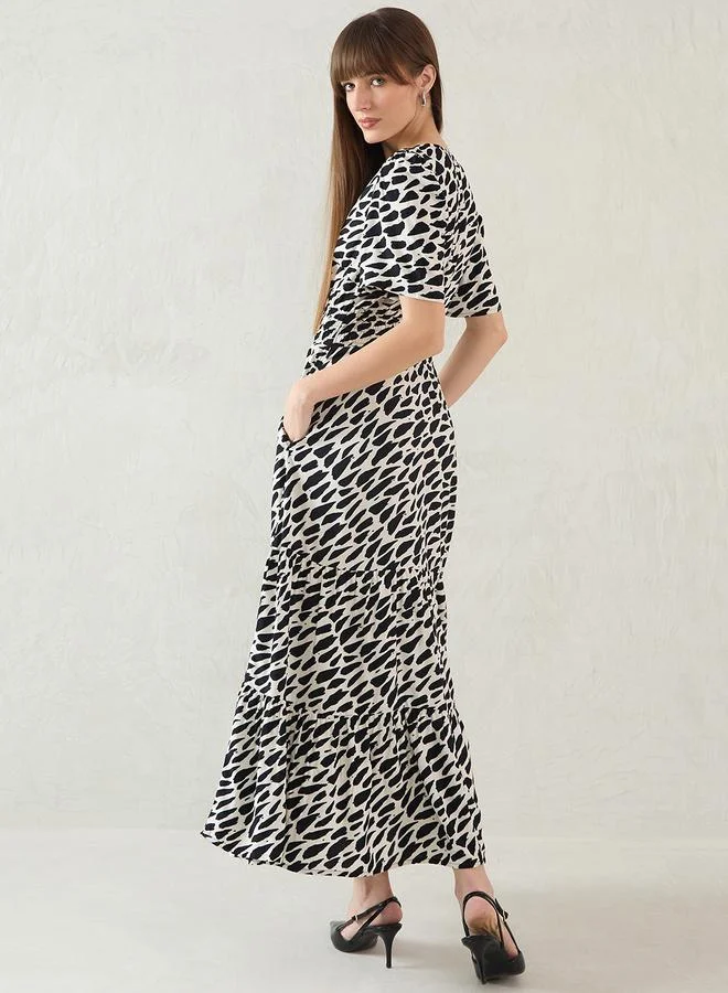 فيميلا Femmella Abstract Print Short Sleeve Tiered Maxi Dress