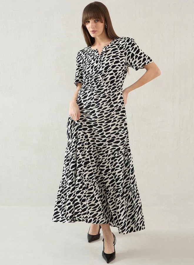 فيميلا Femmella Abstract Print Short Sleeve Tiered Maxi Dress