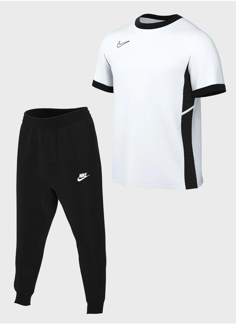 Nike nike tshirt & sweatpants combo