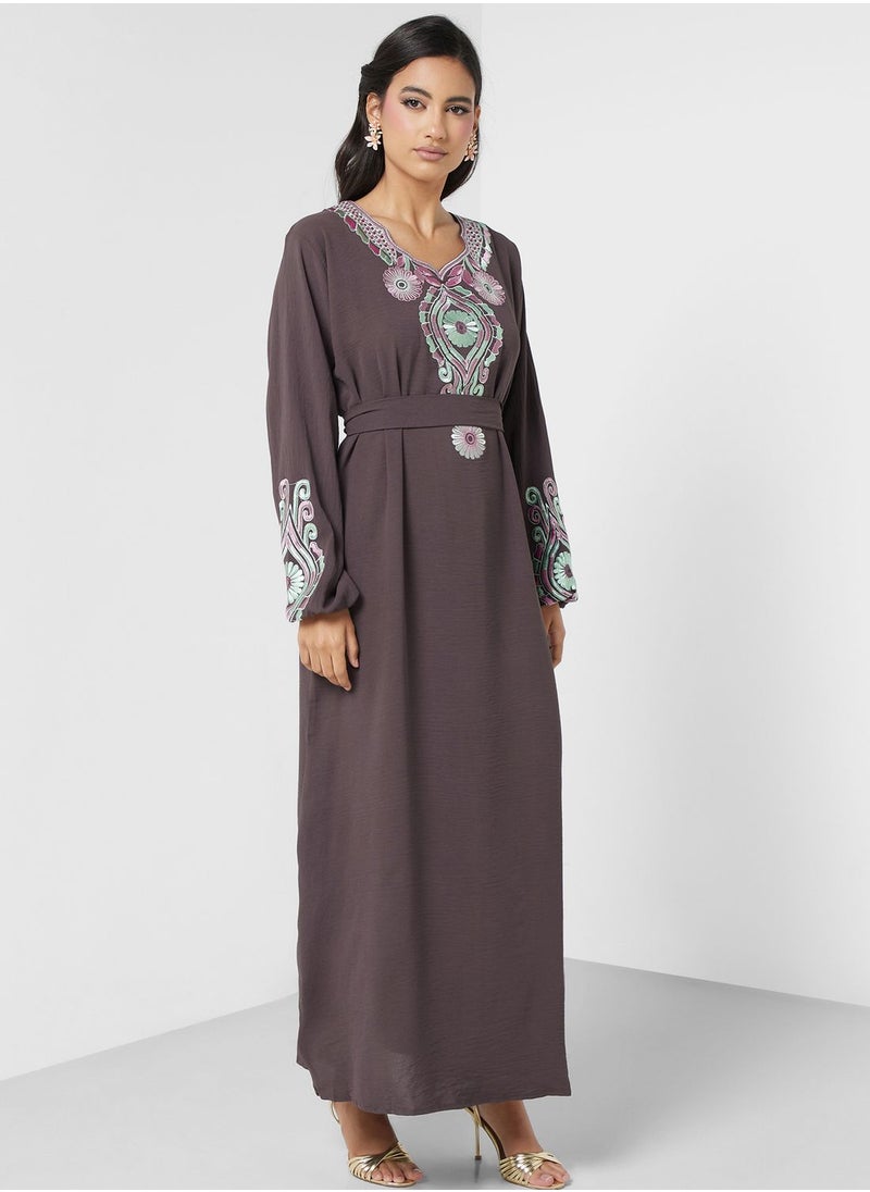 hayas closet - Embroidered Belted Jalabiya - Image 1