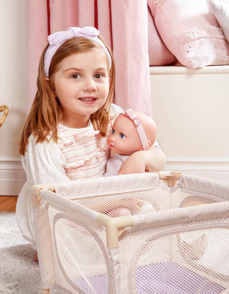 Lullababy لولا بيبي – دمية طفل واقعية بطول 14 بوصة وحزمة ملحقات – لون بشرة فاتح وعيون زرقاء – مجموعة رعاية حضانة – كرسي عالي، ملعب للأطفال وعربة أطفال – ألعاب تمثيلية – للأطفال من عمر 2 سنوات فما فوق - Image 2