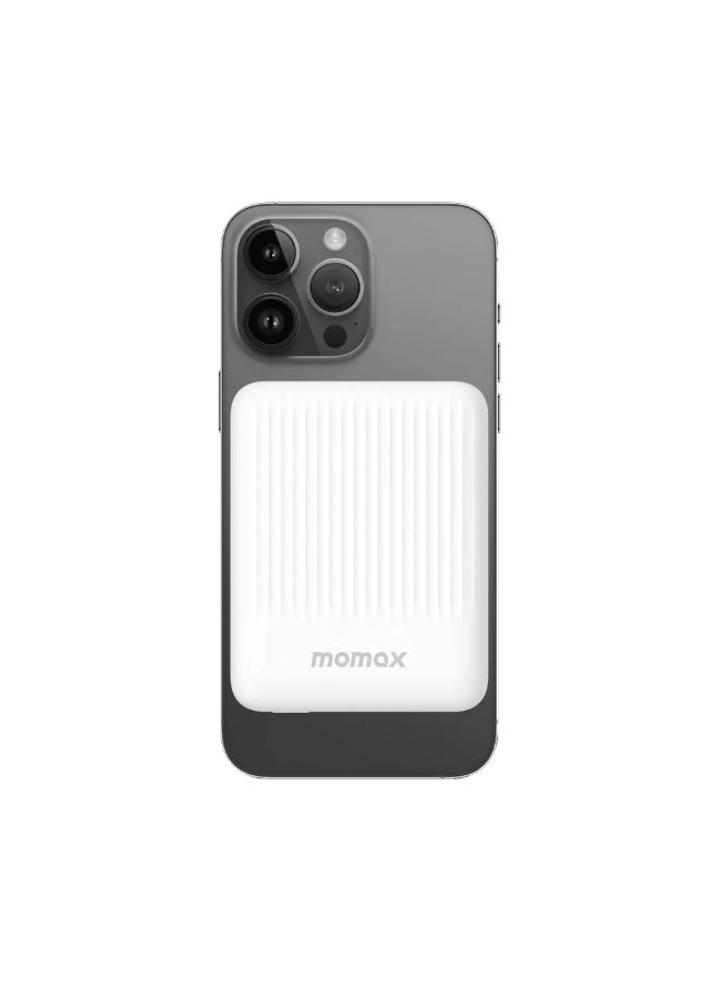 momax IP122W Q.MAG Minimal 15W 5000mAh Magnetic Wireless Battery Pack Palm Size -White - Image 2