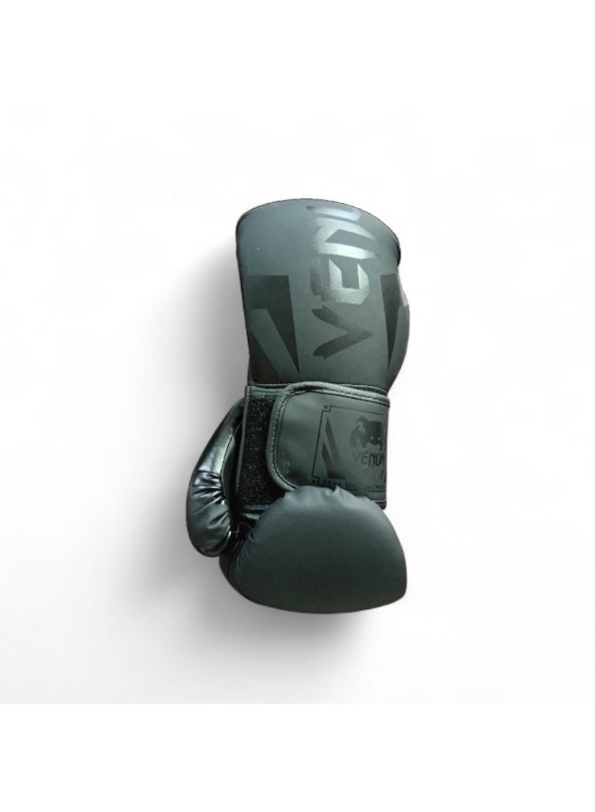 فينوم ​قفازات ملاكمة احترافية للأطفال من VENUM - مقاس 6 أونصة (6 OZ) - Image 2