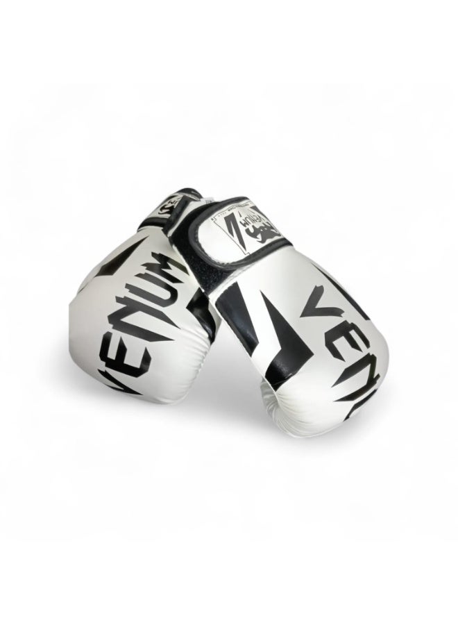 ​قفازات ملاكمة احترافية للأطفال من VENUM - مقاس 6 أونصة (6 OZ) - Image 3