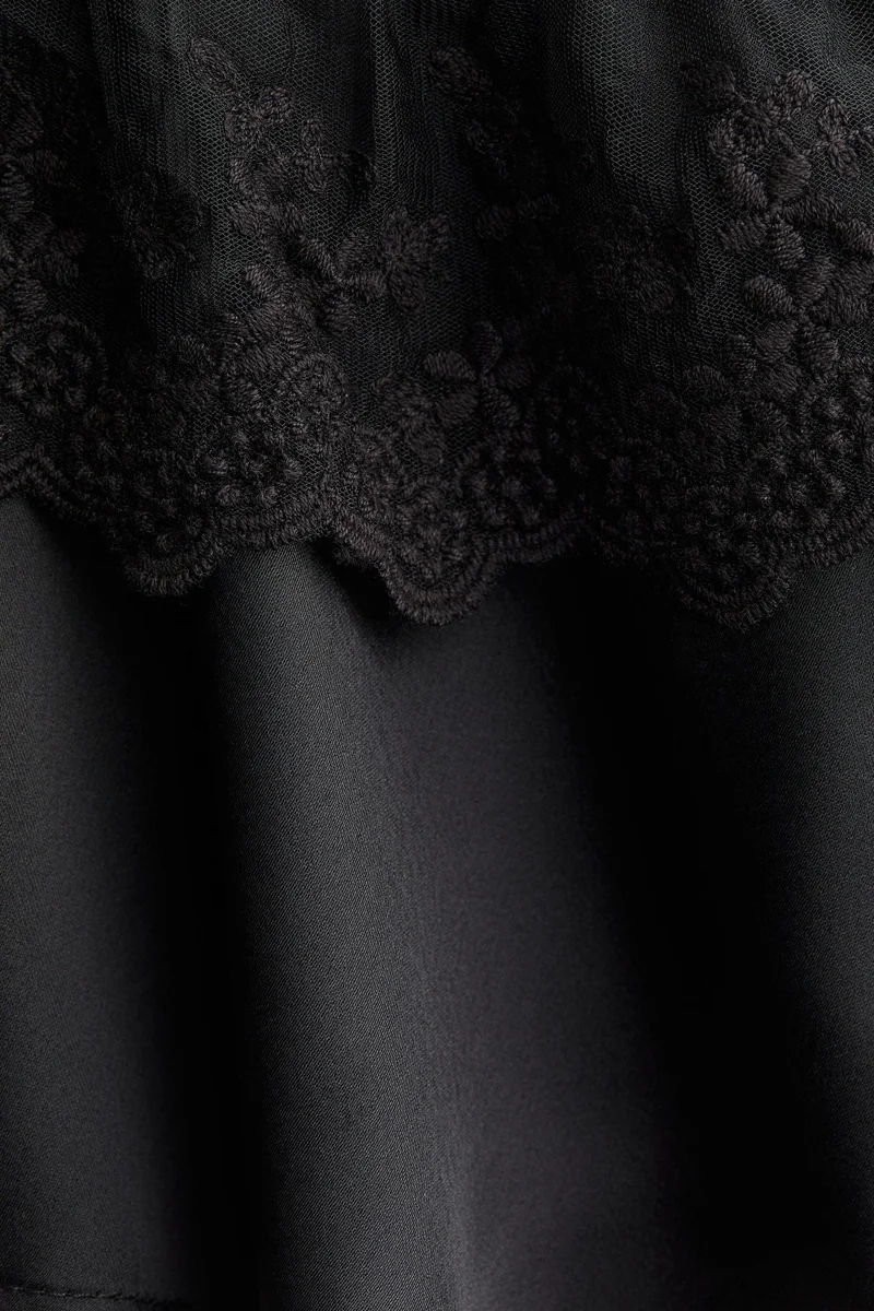 اتش اند ام Flounce-trimmed satin blouse