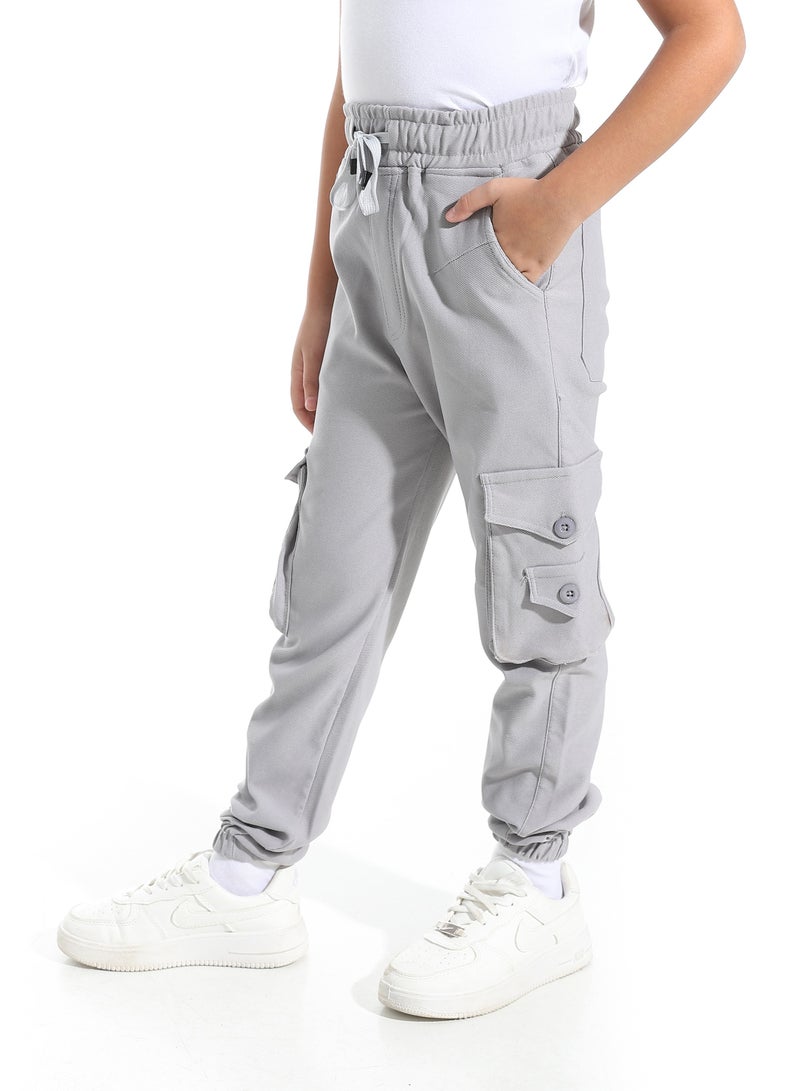 سيزار بنطلون اولادي جبردين مزود  بجيوب وزراير جانبية - Image 2