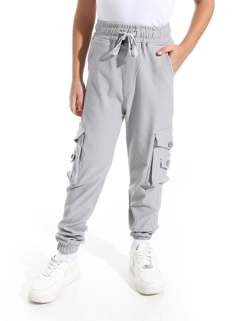 سيزار بنطلون اولادي جبردين مزود  بجيوب وزراير جانبية - Image 1