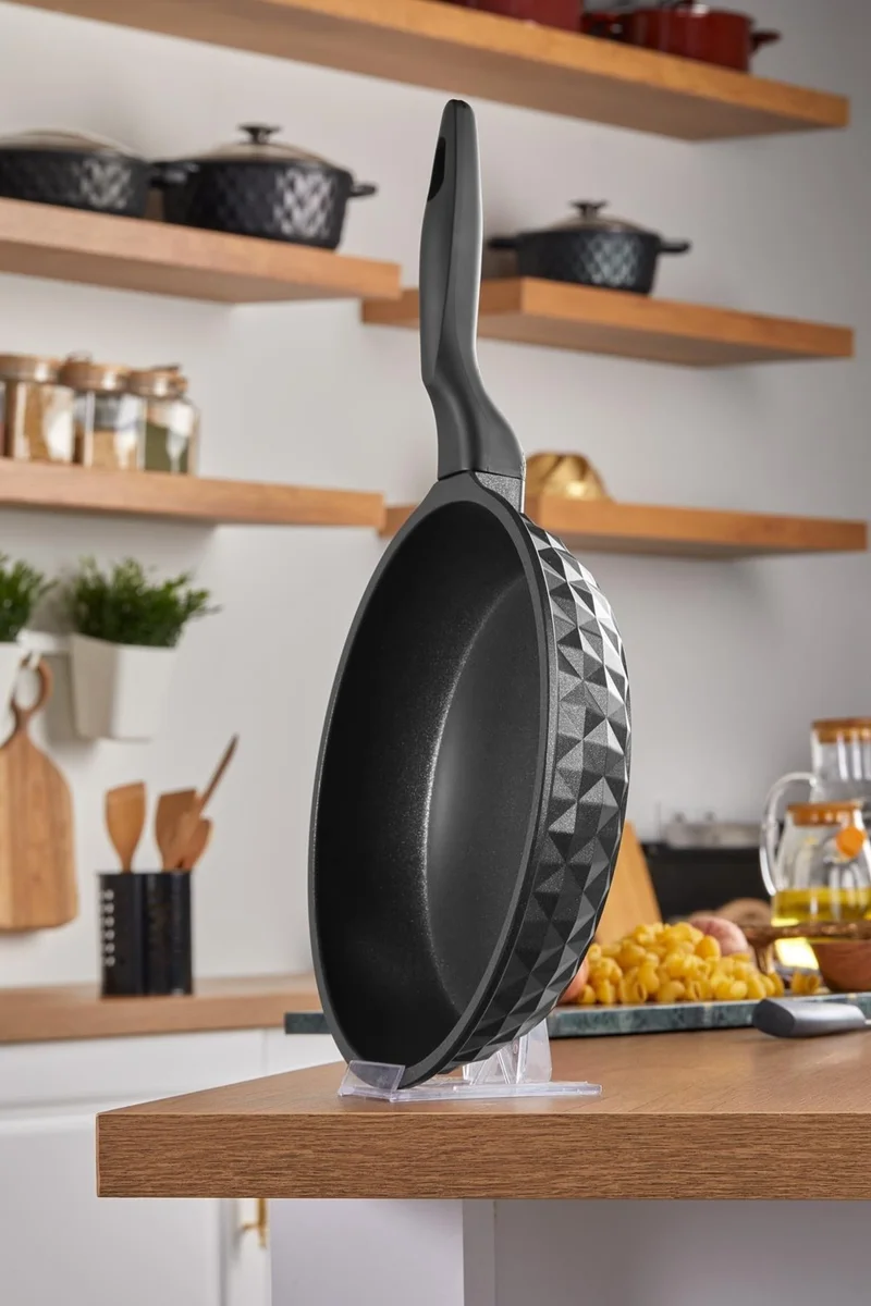 TA Bella Cast Iron Pan Black 28 cm