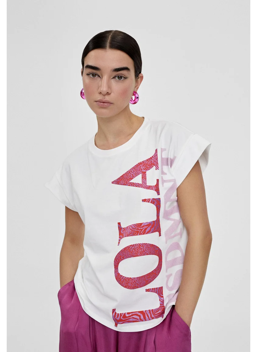 Lola Casademunt T-shirt with vertical Lola positioning