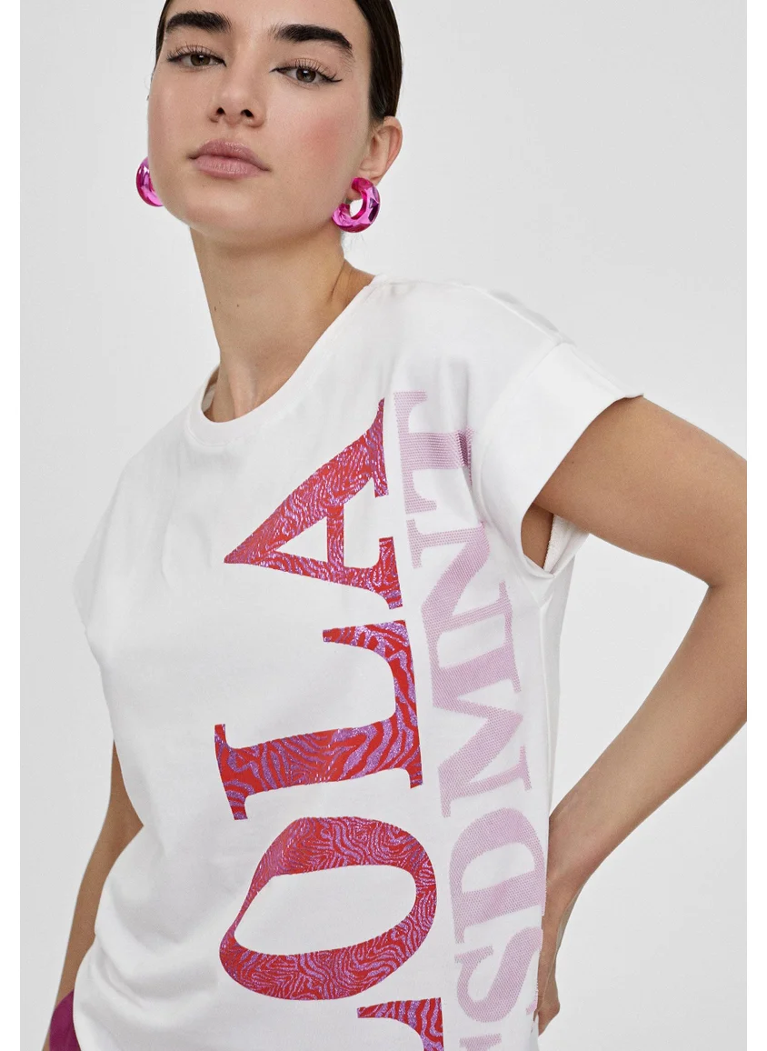 Lola Casademunt T-shirt with vertical Lola positioning