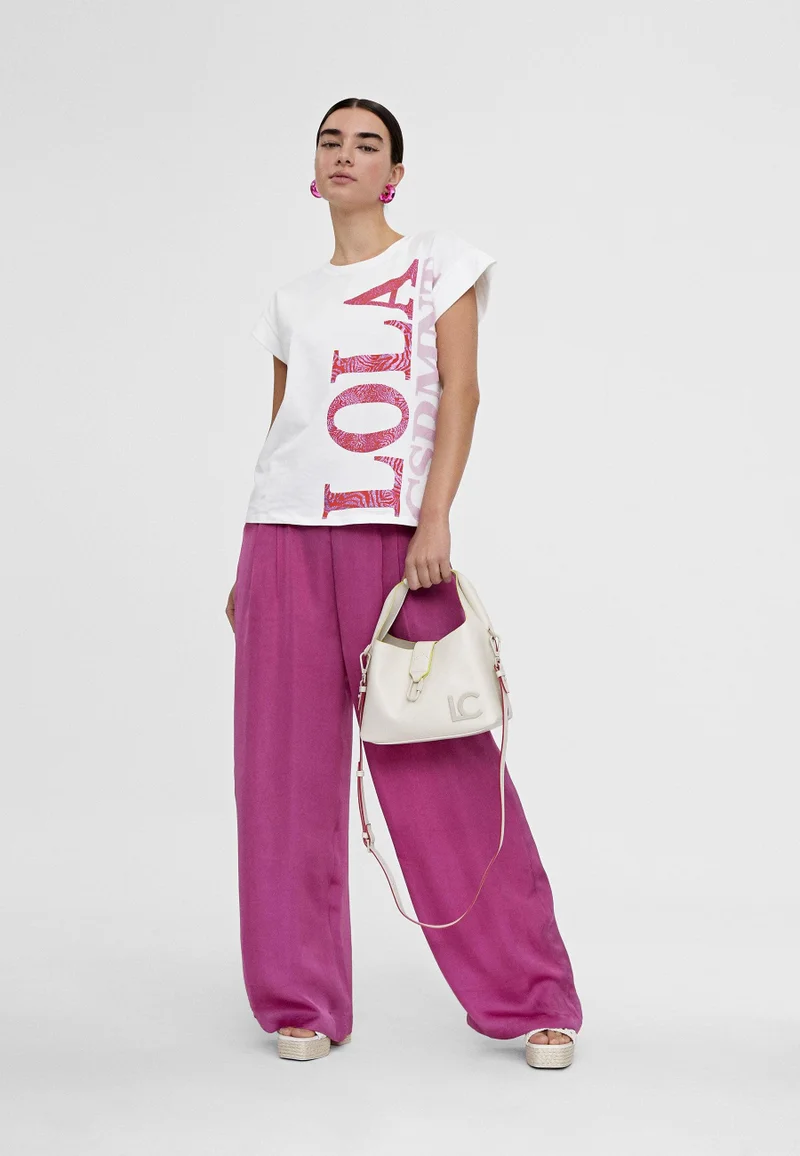 Lola Casademunt T-shirt with vertical Lola positioning