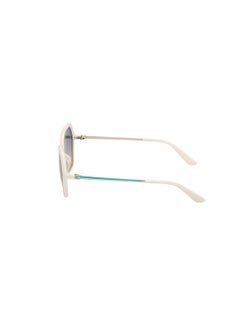 GUESS نظارة شمسية نسائية بتصميم غير متماثل مع حماية من الأشعة فوق البنفسجية - GU0013421P55 - مقاس العدسة: 55 مم - أبيض لامع  - Image 2
