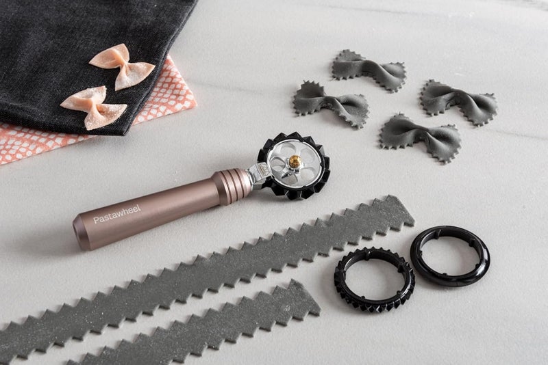 MARCATO عجلة المعكرونة ماركاتو باللون الوردي - Image 2