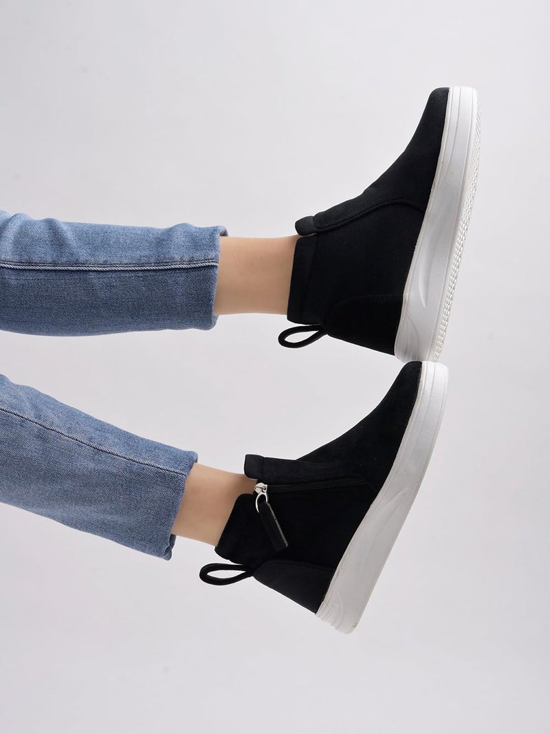 Shoetopia أحذية شوتوبيا النسائية الأنيقة من الجلد المدبوغ | حذاء كاجوال بطول الكاحل مع سحاب جانبي ونعل مريح مقاوم للانزلاق - Image 2