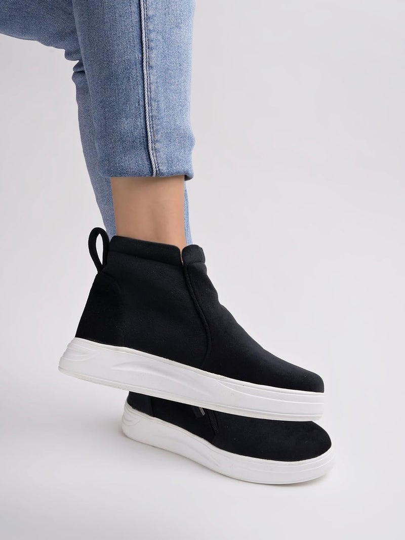 Shoetopia أحذية شوتوبيا النسائية الأنيقة من الجلد المدبوغ | حذاء كاجوال بطول الكاحل مع سحاب جانبي ونعل مريح مقاوم للانزلاق - Image 1