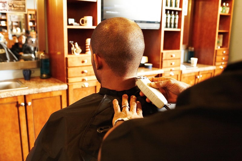 Andis 04780 Professional T-Outliner Beard & Hair Trimmer for Men with Carbon Steel T-Blade, Bump Free Technology – Corded Electric Beard Trimmer, GTO, Grey - Image 4