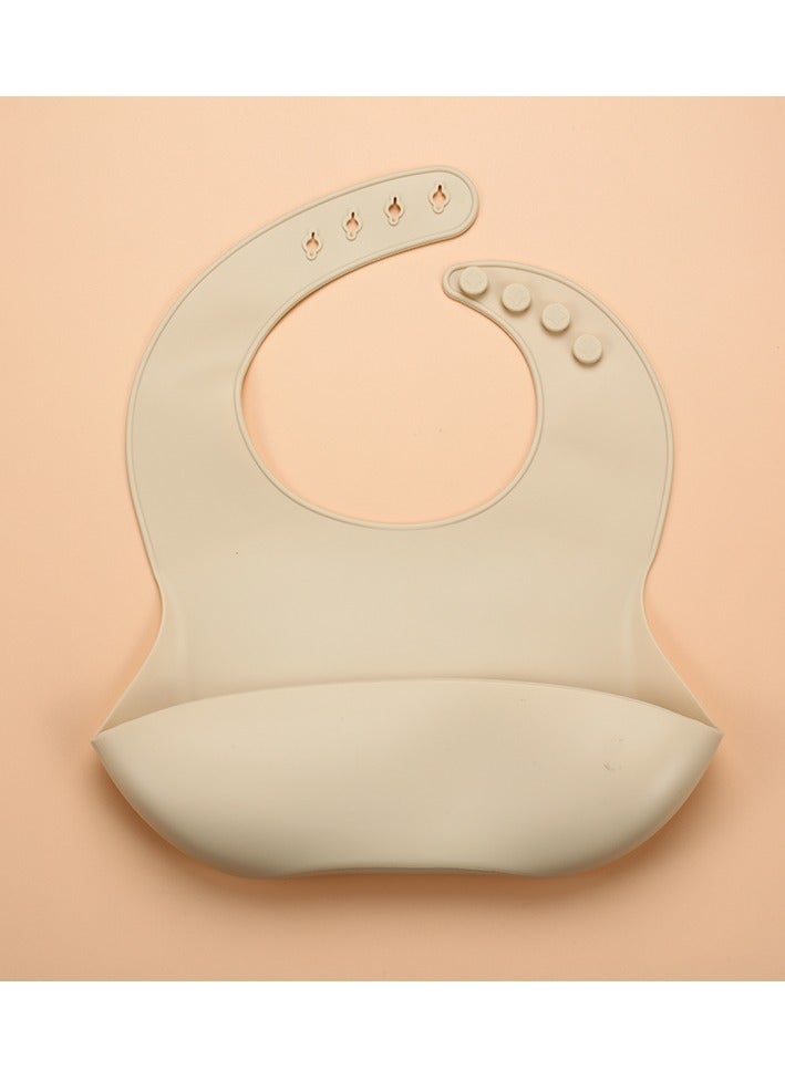 راكاي طقم تغذية الأطفال من السيليكون، 5 قطع، لونها بيج، وبيشمل مريلة ووعاء شفط وصينية مقسمة وقطع أكل. - Image 5