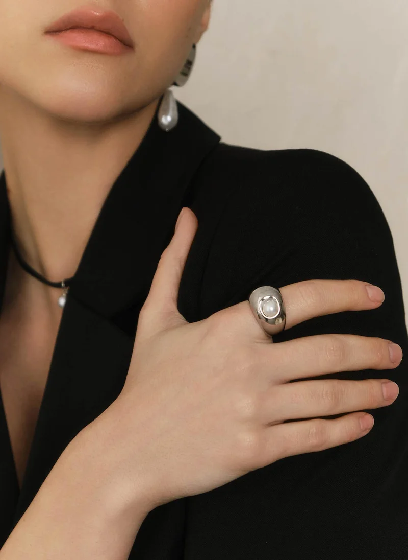 ليتشي خاتم منتفخ مع لؤلؤة كبيرة